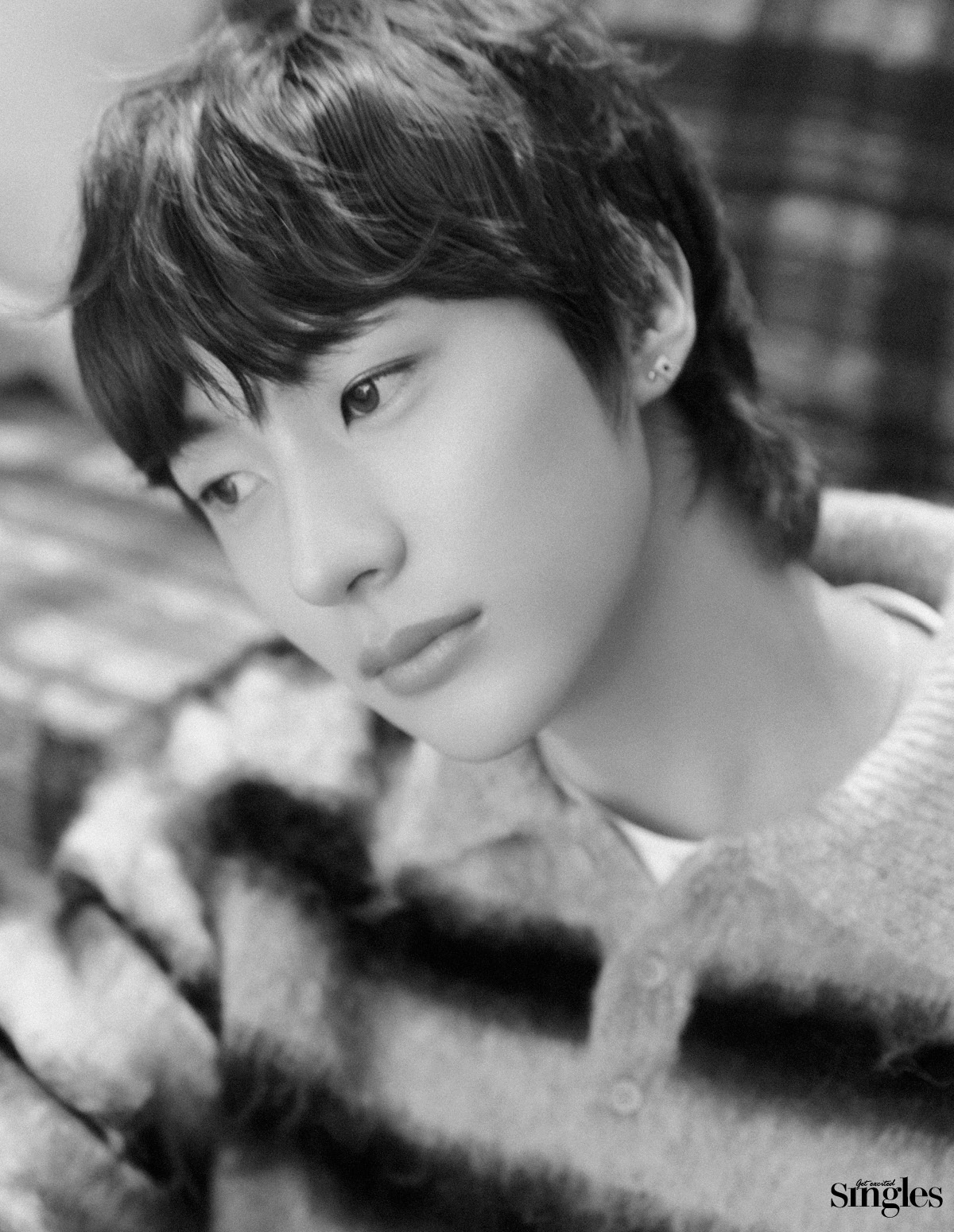 자라의 니트를 입은 앤톤의 싱글즈 화보